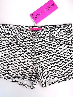 Betsey Johnson Black & White Scallop-Print Jean Shorts
